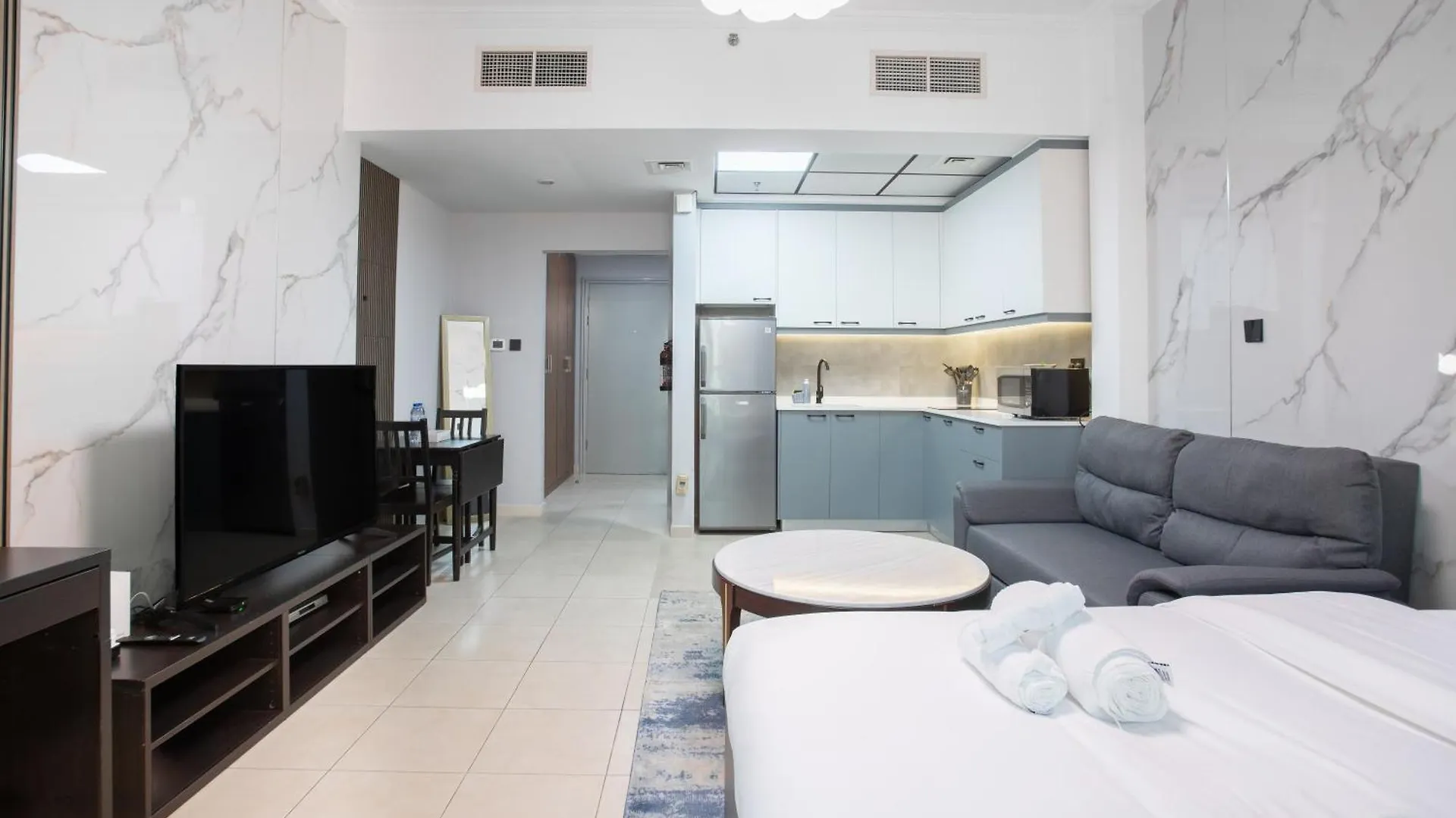 Stylish Studio Steps Frm Dubai Mall & Burj Khalifa Apartment