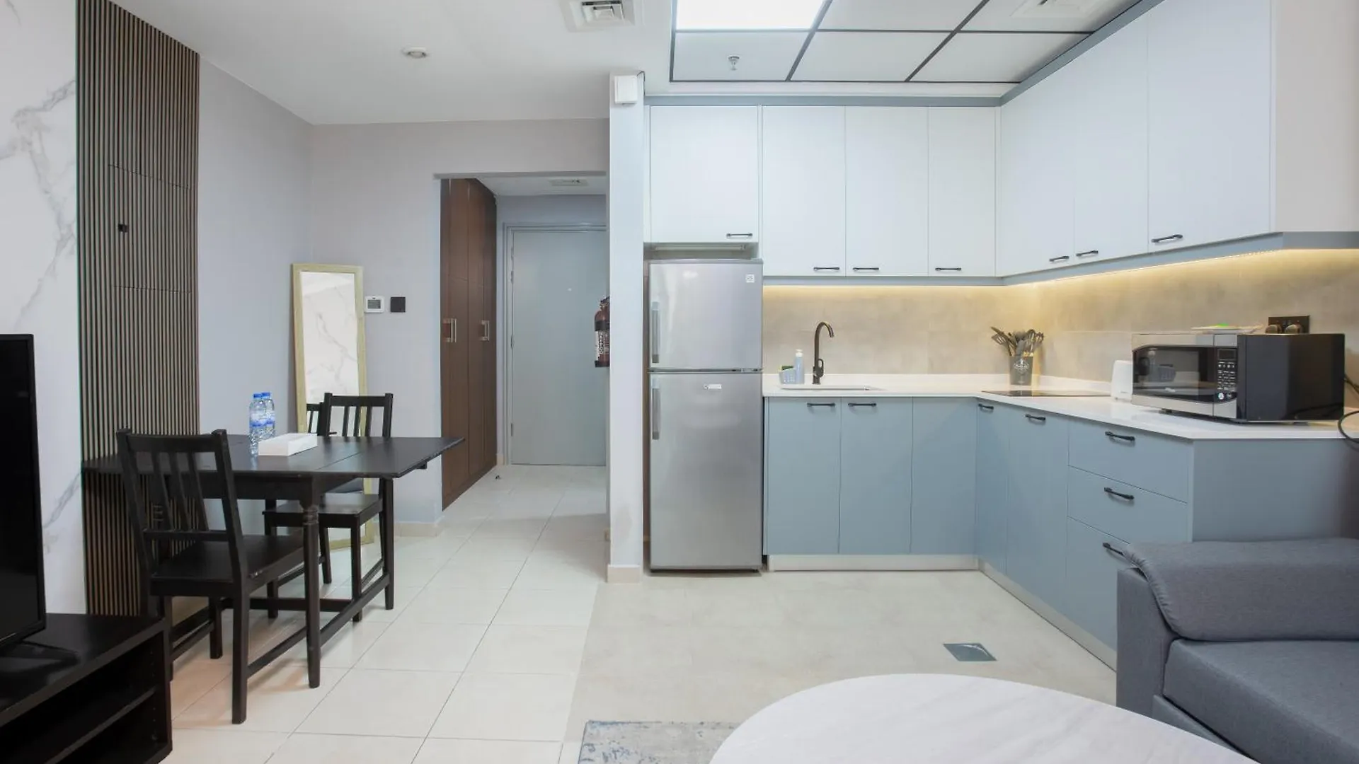 Stylish Studio Steps Frm Dubai Mall & Burj Khalifa Apartment